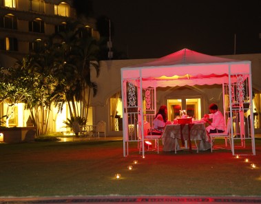 15 Unique And Romantic Date Ideas For Crazy Couples!